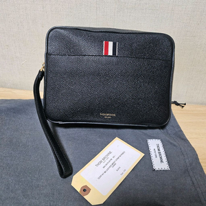 톰브라운 스트랩 클러치백