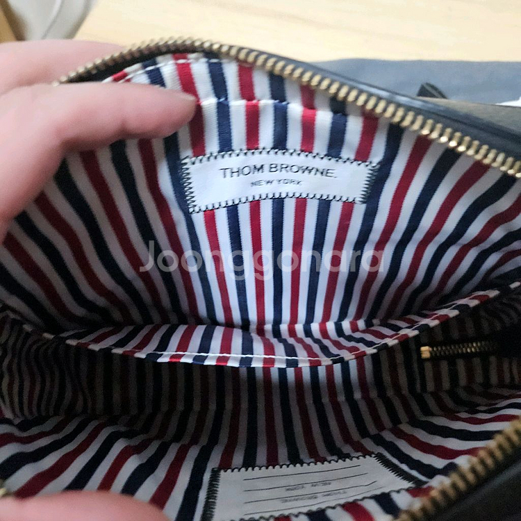 톰브라운 스트랩 클러치백--8