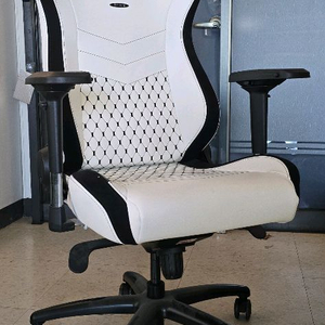 노블체어 에픽 화이트 nobel chair epic white판매합니다