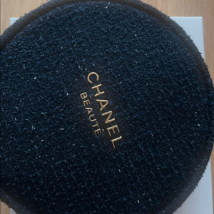 샤넬 뷰티 파우치 2025 홀리데이 원형 파우치