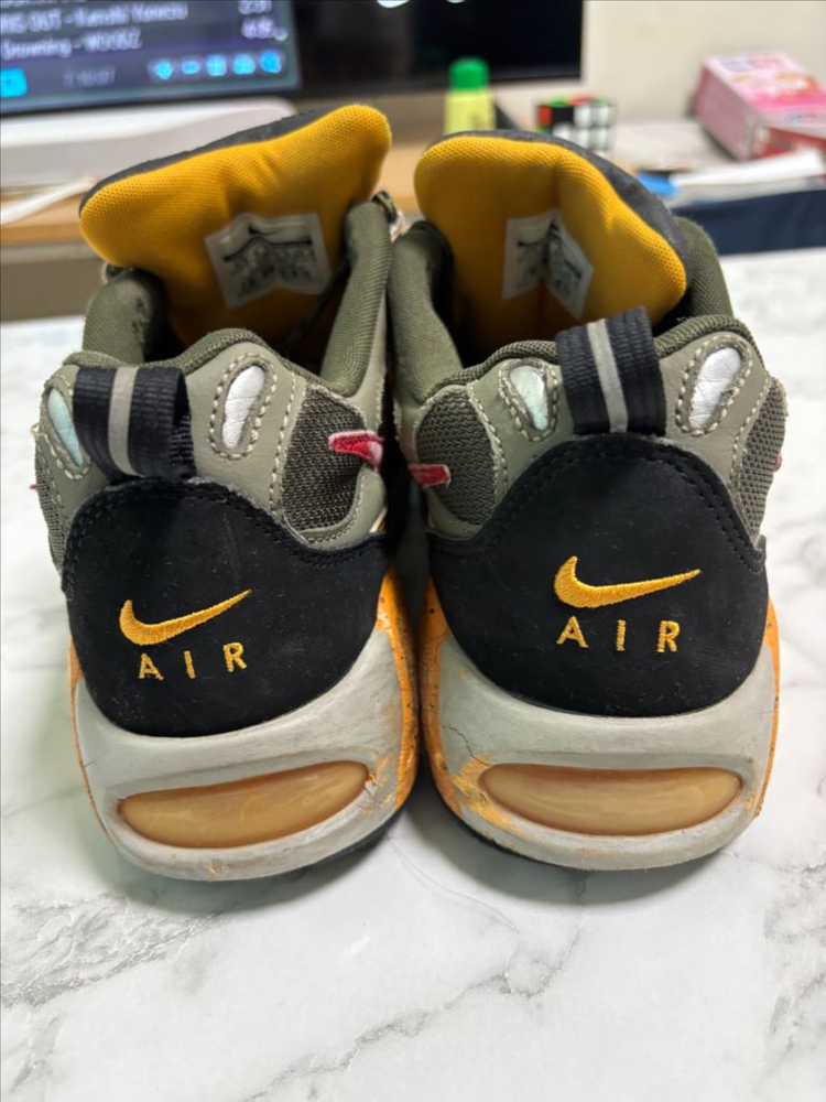 나이키 에어맥스 휴마라 카고카키 255--2