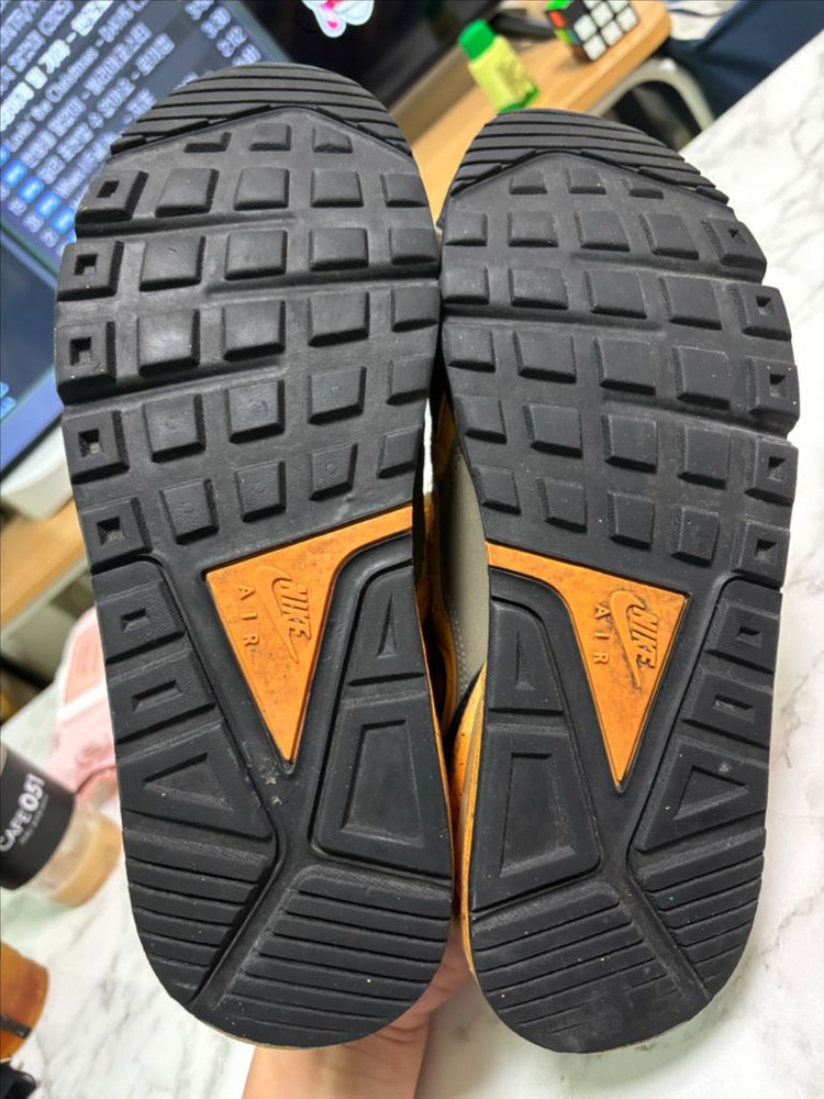 나이키 에어맥스 휴마라 카고카키 255--4