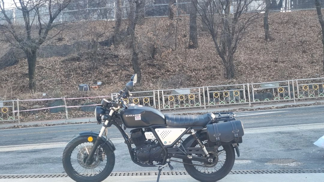 부캐너 125 20년식/1만대키로수/사이드백/블랙/급매 이미지