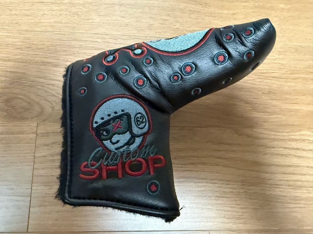 스카티카메론 커스텀 샵 보이즈 잭팟 쟈니레이서 블레이드 퍼터커버 판매합니다. 이미지