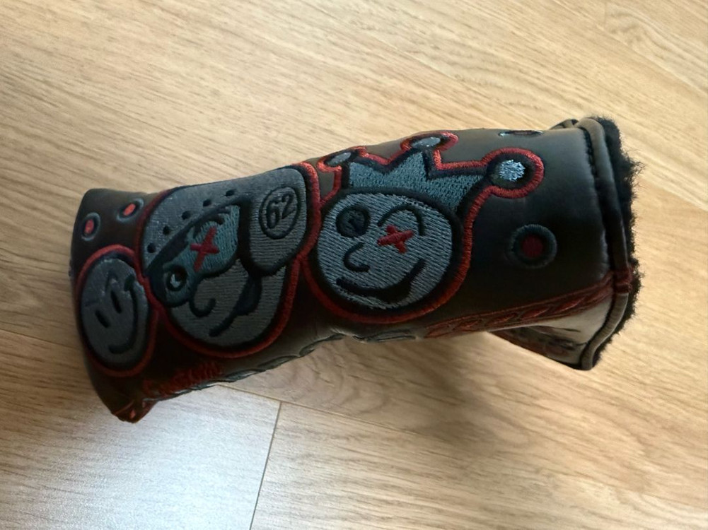 스카티카메론 커스텀 샵 보이즈 잭팟 쟈니레이서 블레이드 퍼터커버 판매합니다. 이미지