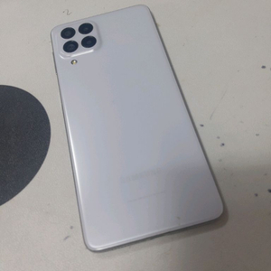 갤럭시퀀텀3 아주 깨끗해요