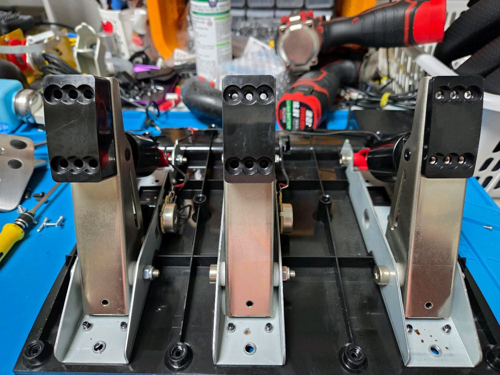 로지텍 레이싱휠 g29 두세트 각각 판매합니다--3