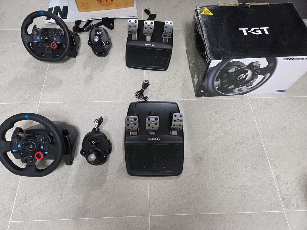 로지텍 레이싱휠 g29 두세트 각각 판매합니다--4