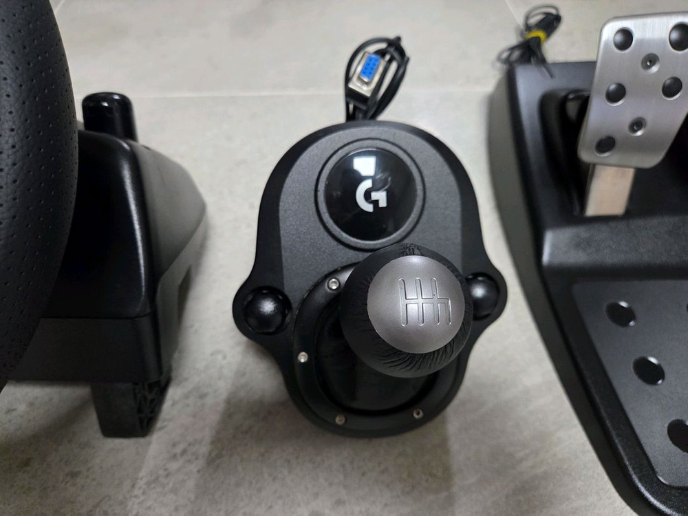 로지텍 레이싱휠 g29 두세트 각각 판매합니다--7