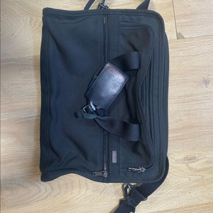 투미 브리프케이스