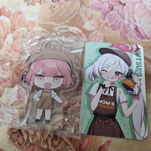 맘스터치 블루아카이브 아크릴 팝니다!