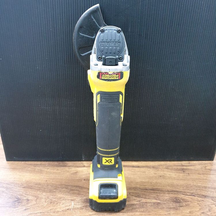 디월트 충전그라인더 DCG405 18V 5인치 배터리 포함 이미지