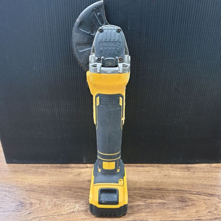 디월트 충전그라인더 DCG405 18V 5인치 배터리 포함 이미지