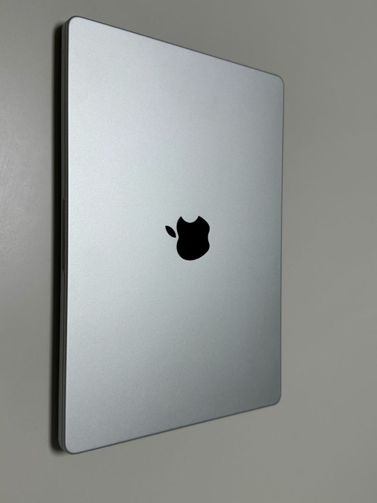 m4 맥북 프로 14인치 실버(문서작업 용도로만 사용함) 팝니다--2