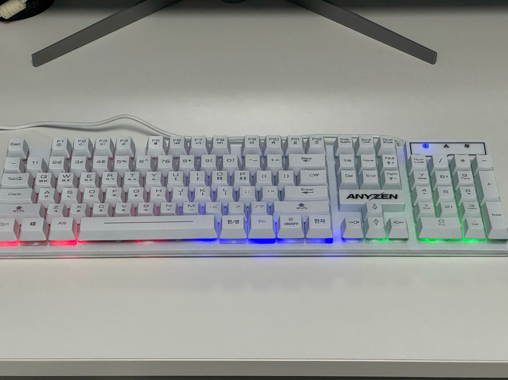 ANYZEN LED 게이밍 유선 키보드 팔아요(구성품 포함)--3