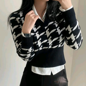 하운드 체크 브이넥 니트(살짝 크롭)새옷