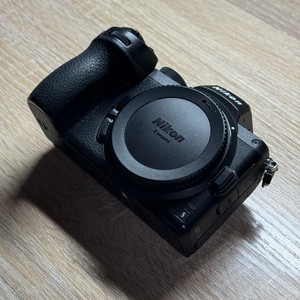 니콘 Z5 미러리스 카메라