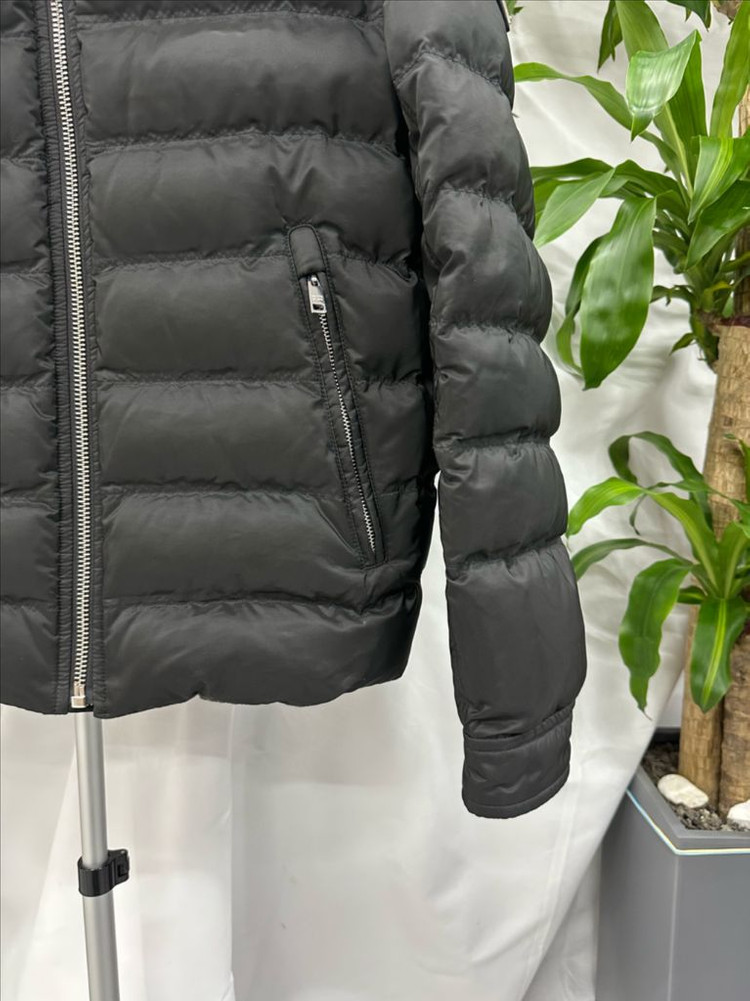 프라다 삼각로고 숏 패딩 자켓 48 이미지