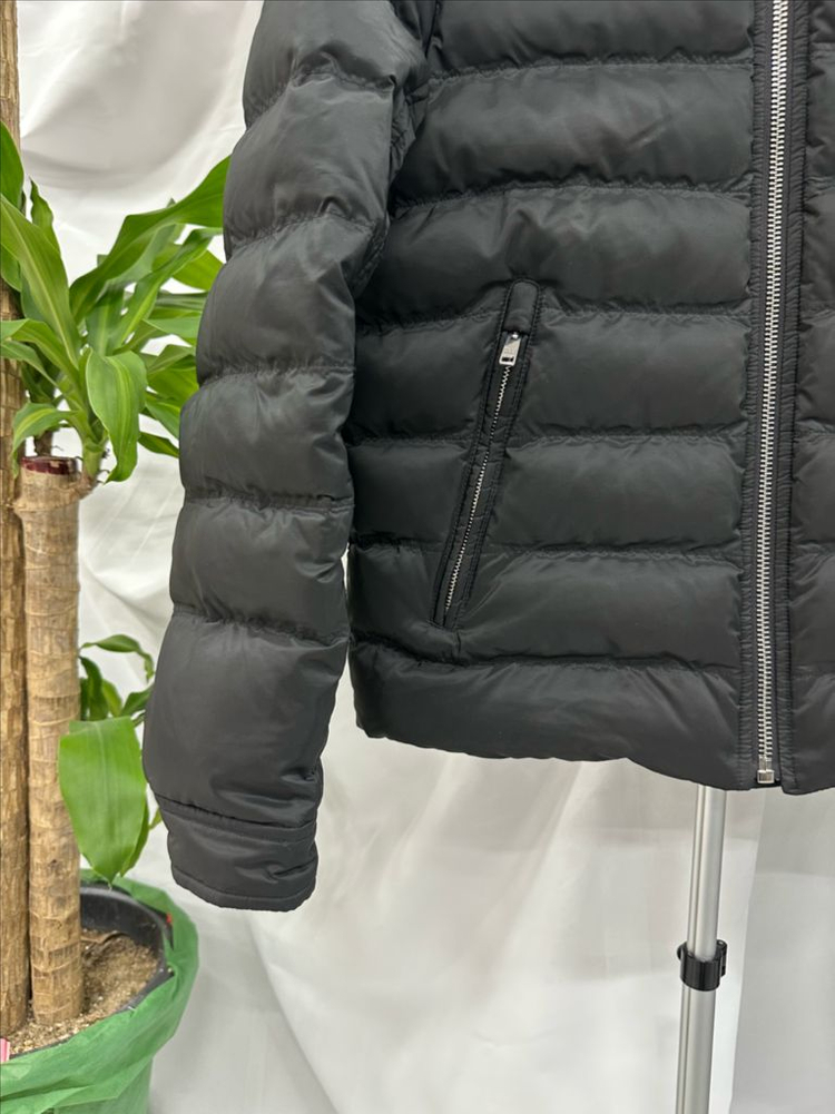 프라다 삼각로고 숏 패딩 자켓 48 이미지