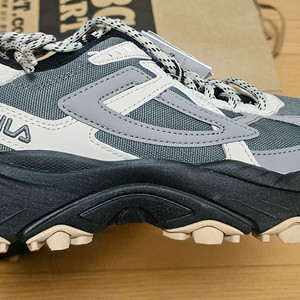 휠라 운동화 230 ㅡ새상품