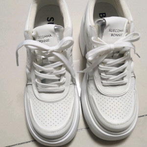 슈콤마보니 키높이 스니커즈