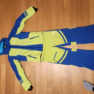 Carve 카브 스키복 (상의 S, 하의 M)