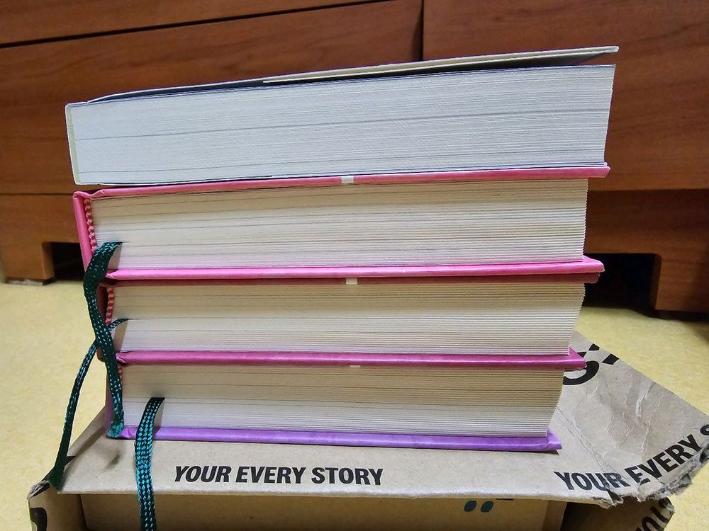 로맨스소설 개인지 묶음 판매합니다. (루시아, 여름 별장의 주인)--1