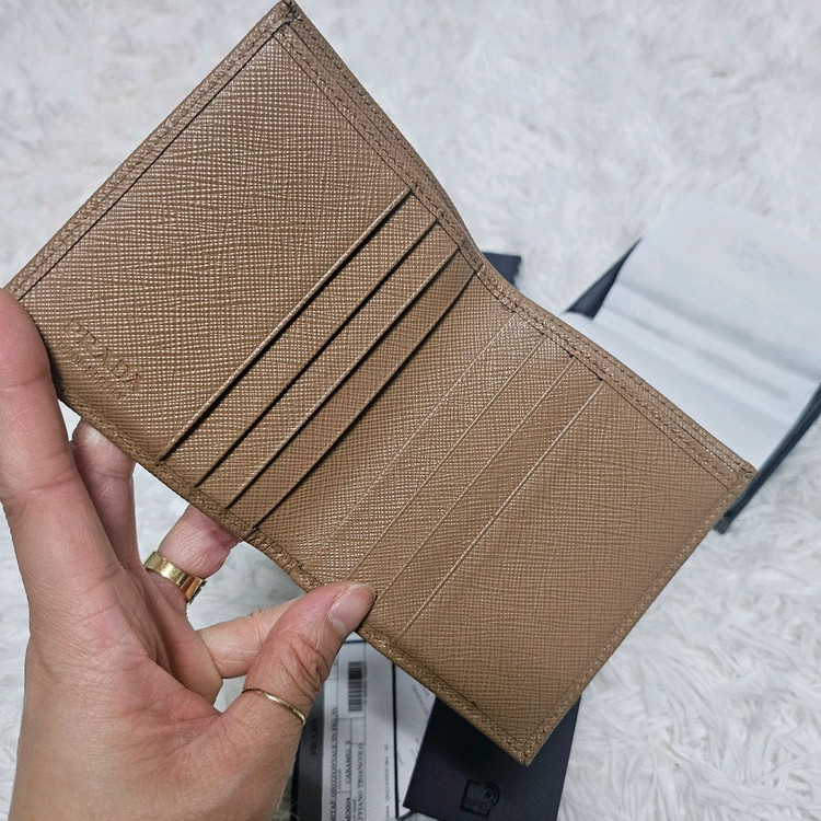 프라다 사피아노 레더 월렛 카라멜--2