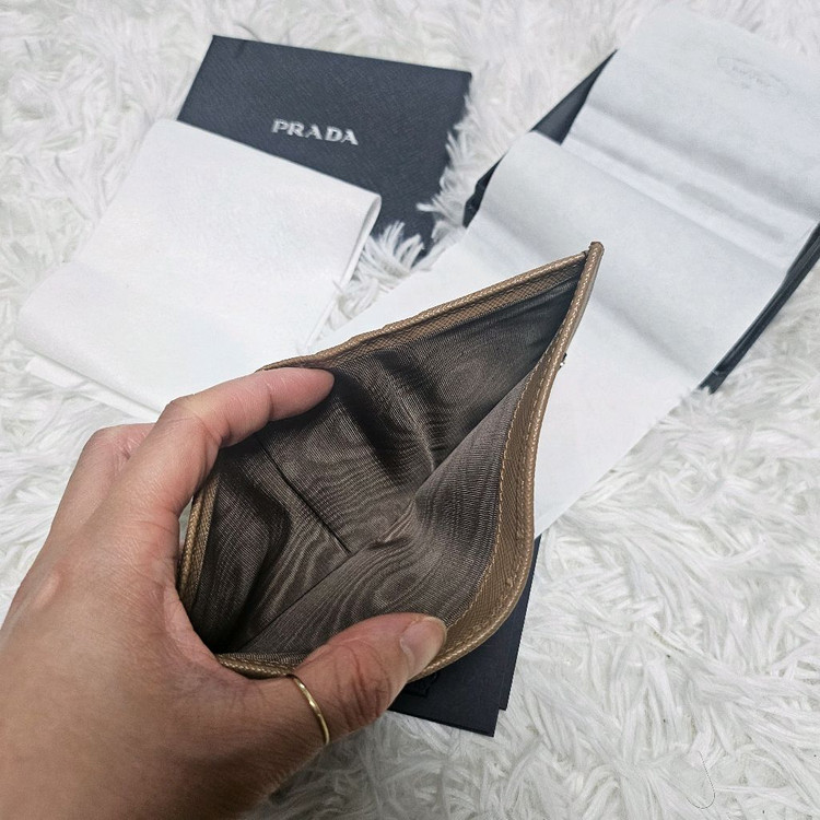 프라다 사피아노 레더 월렛 카라멜--3