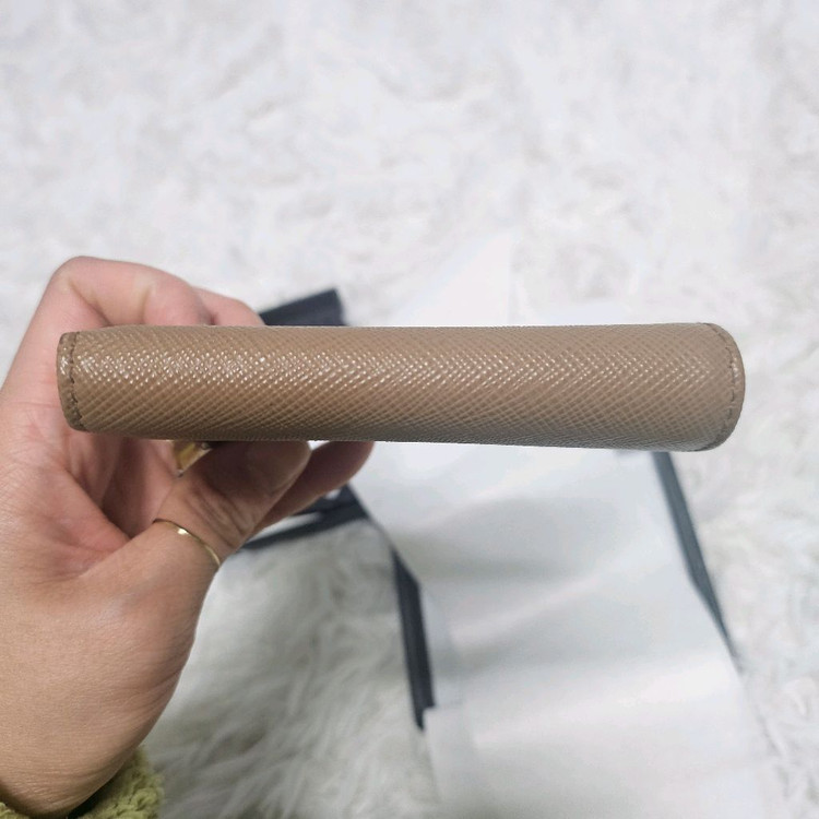 프라다 사피아노 레더 월렛 카라멜--5