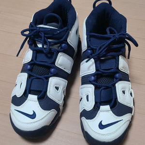 나이키 에어 모어 업템포 로우