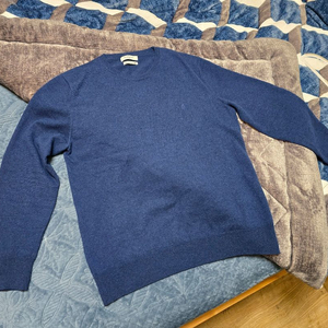 빈폴 블루 캐시미어 블렌드 라운드넥 니트 BC9851A01P 판매합니다