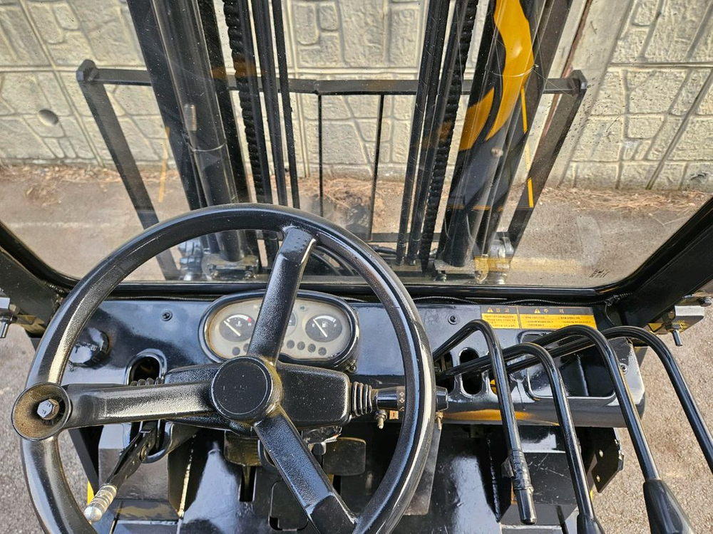 (중고지게차)현대 HDF30-II 디젤 3톤 지게차 (자동발, 사이드쉬프트, 반캐빈 ) 이미지