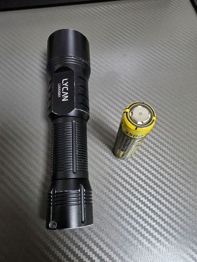 라이칸 X1800 다이빙 랜턴 및 라이칸 18650 배터리 이미지