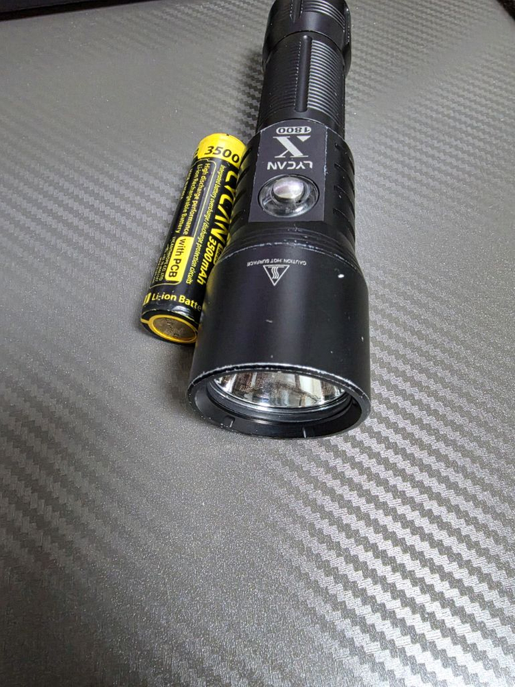 라이칸 X1800 다이빙 랜턴 및 라이칸 18650 배터리 이미지