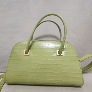 [상태A] 쿠론 정품 크로코 미니 크로스백 연두색 (개런티카드포함/크기사진참조)