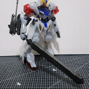 풀메카닉스 1/100 건담 발바토스 루프스 클리어 가조립
