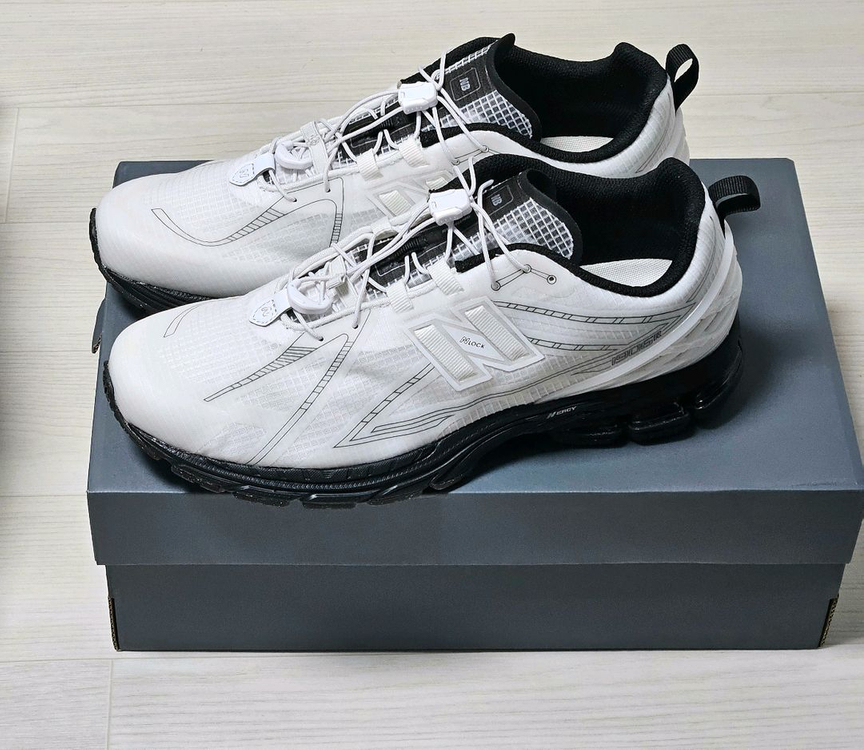 [300] 뉴발란스 1906R 화이트--1