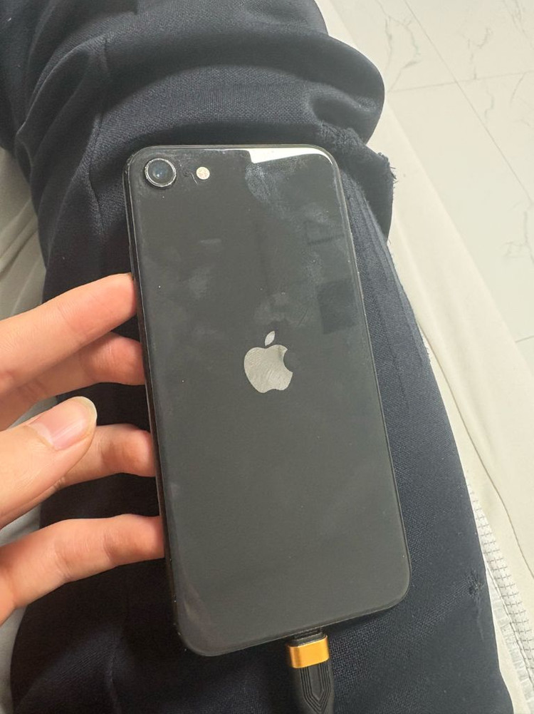 아이폰 SE 2세대 이미지