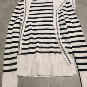 듀엘 스트라이프 니트 가디건