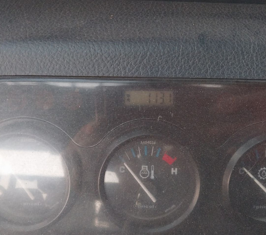 두산 중고 디젤지게차 2.5톤 자동발양개식 장착 반캐빈장착 2단3200MM 이미지