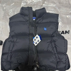 아더에러 시그니피컨트 TRS 태그 패딩 베스트 블랙 색상 M 새상품