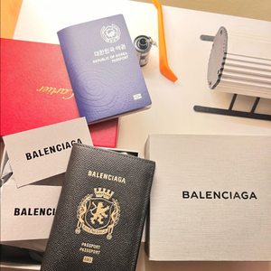 발렌시아가 여권지갑