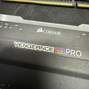 커세어 벤젠스DDR4 16g 3200MHz RGB 메모리