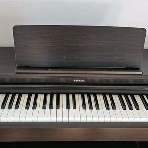 야마하 디지털 피아노 YDP-164R 판매합니다.