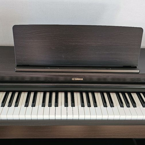 야마하 디지털 피아노 YDP-164R 판매합니다.