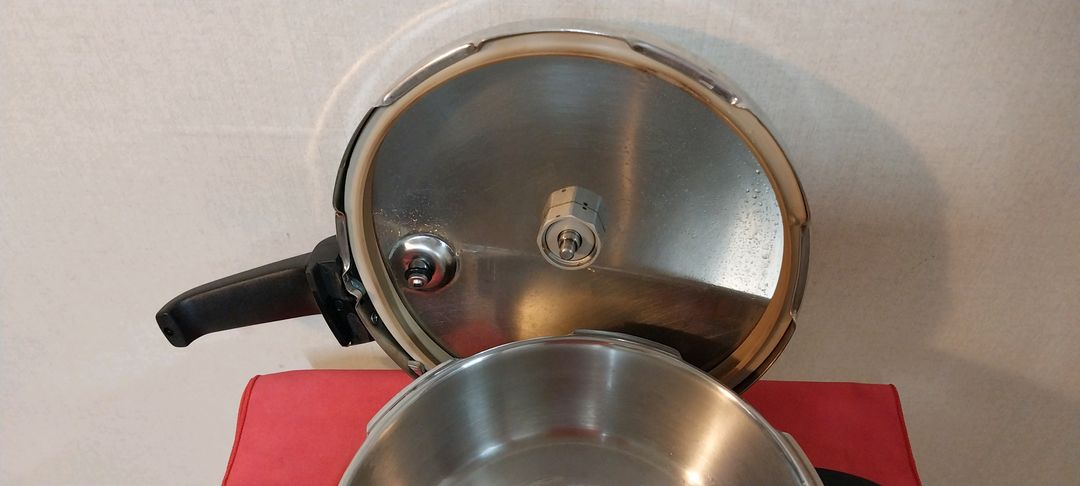 (중고)휘슬러 압력솥 팝니다(2.5리터)--4