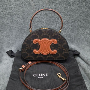 셀린느 트리옹프 하프문