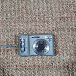 삼성 KENOX S1000 디지털 카메라입니다. 10.1 메가픽셀에 2.5인치 LCD 이미지