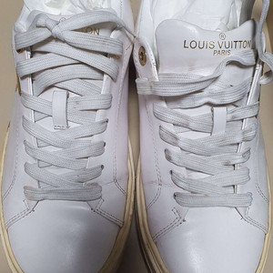 루이비통 프론트로우 스니커즈 240